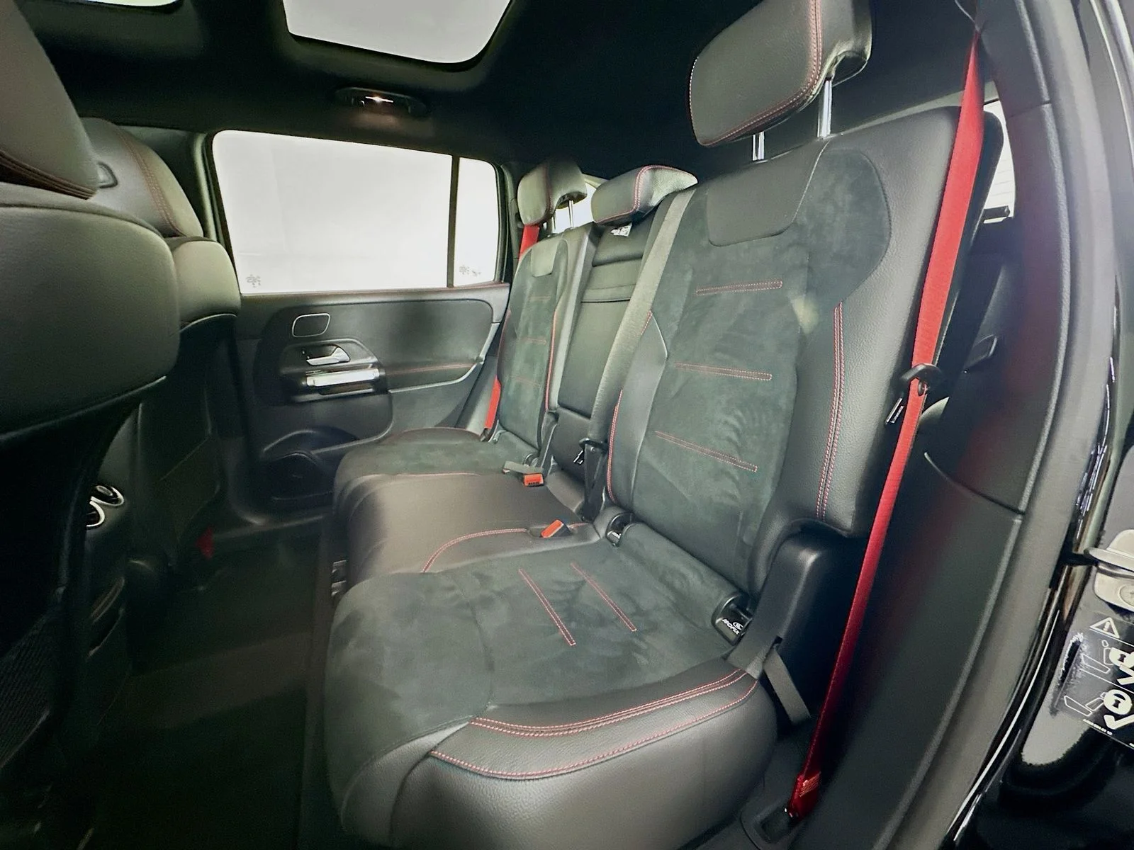 2025 Mercedes-Benz GLB GLB35 AMG - Photo 24