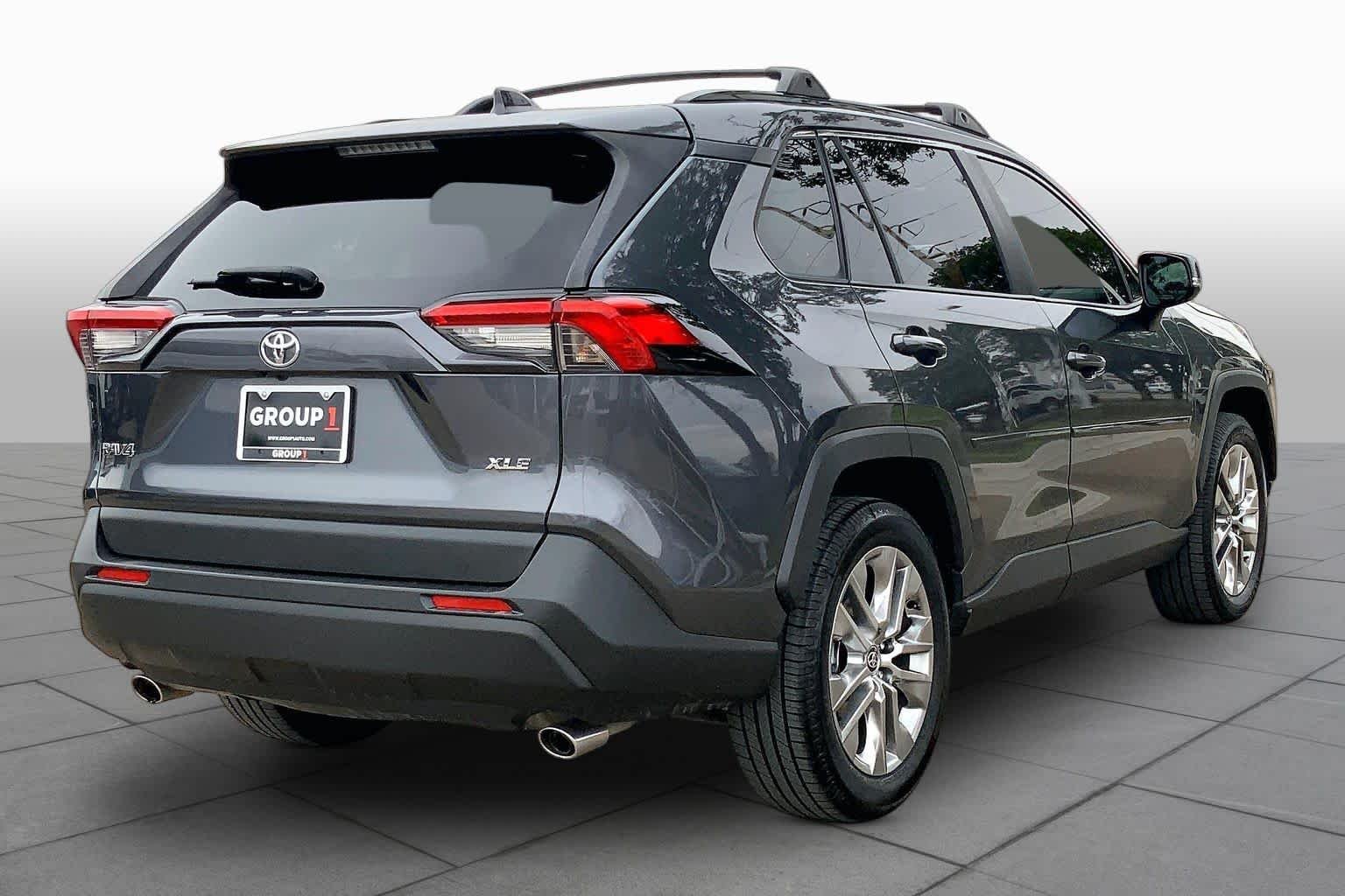 Used 2020 Magnetic Gray Metallic Toyota XLE Premium image 13