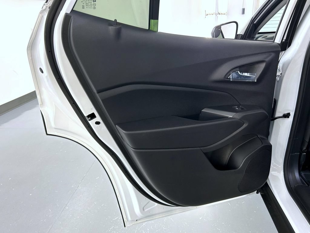 New 2026 Summit White Chevrolet ACTIV image 22