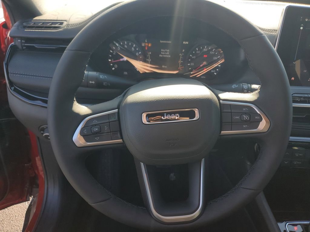 New 2026 Red Hot Pearlcoat Jeep Latitude image 18