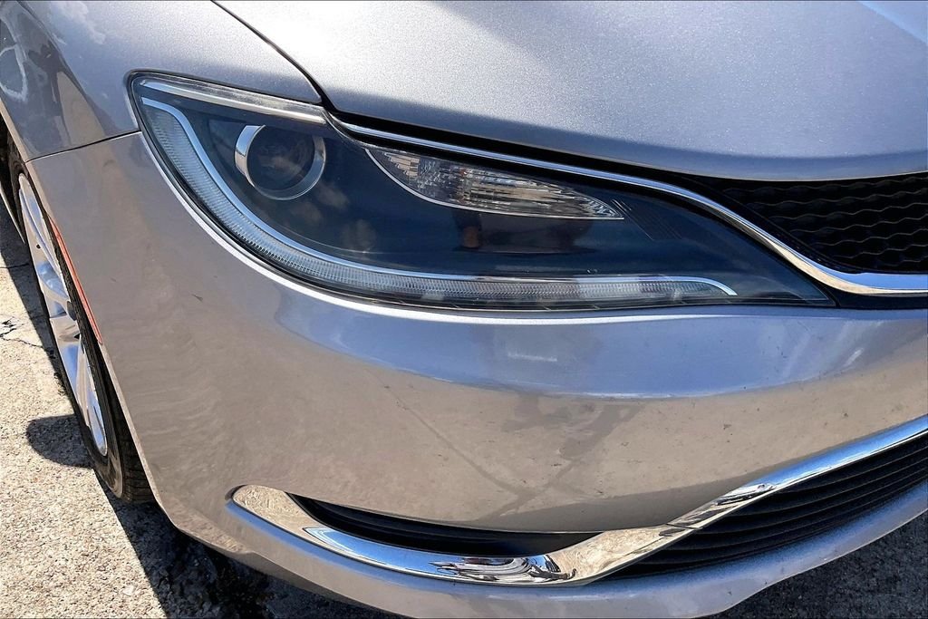 Used 2015 Silver Chrysler Limited image 32
