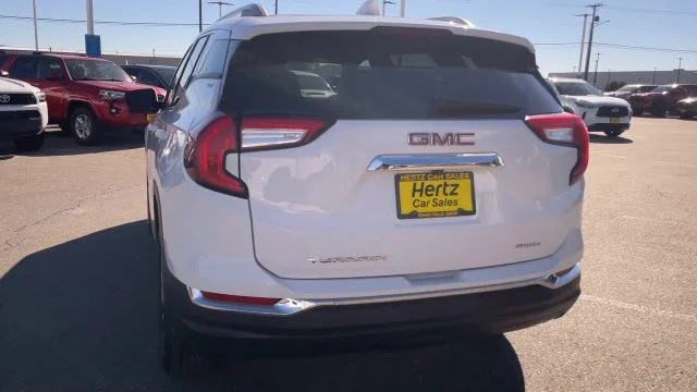 Used 2024 White GMC SLT image 9