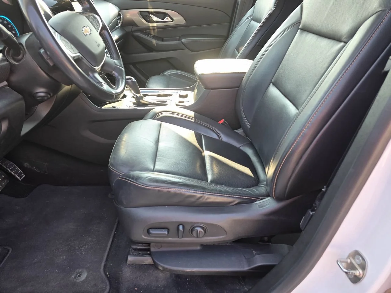 Used 2018 Summit White Chevrolet Premier image 9
