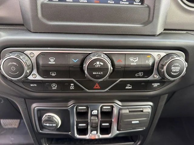 Used 2022 White Jeep Unlimited Sport S image 20