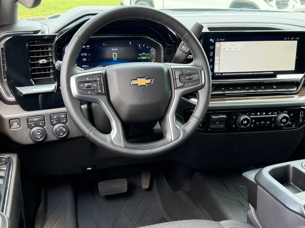 Used 2024 Slate Gray Metallic Chevrolet LT image 5