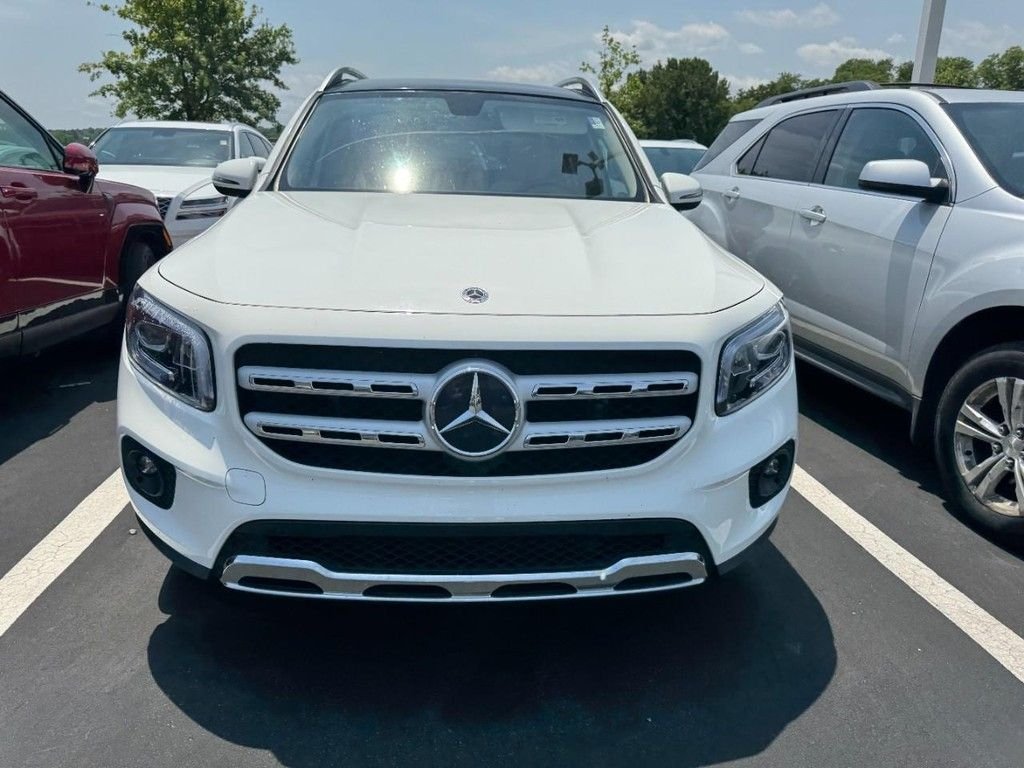 Used 2022  Mercedes-Benz GLB 250 image 2