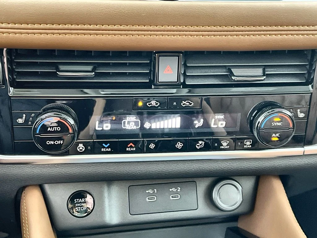 New 2026 Everest White Pearl TriCoat / Super Black Two-tone Nissan Platinum image 17