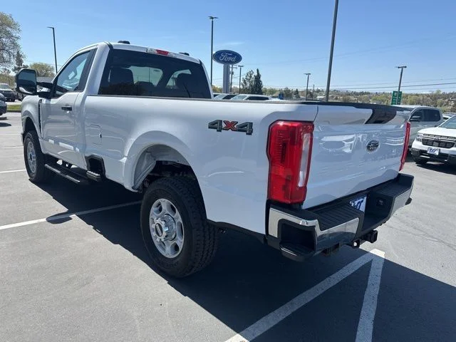 2025 Ford F-350 Super Duty XLT - Photo 9