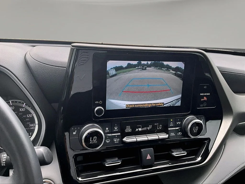 2024 Toyota Highlander XLE - Photo 18