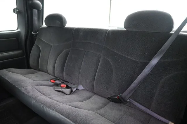 Used 2000  GMC SLE image 17