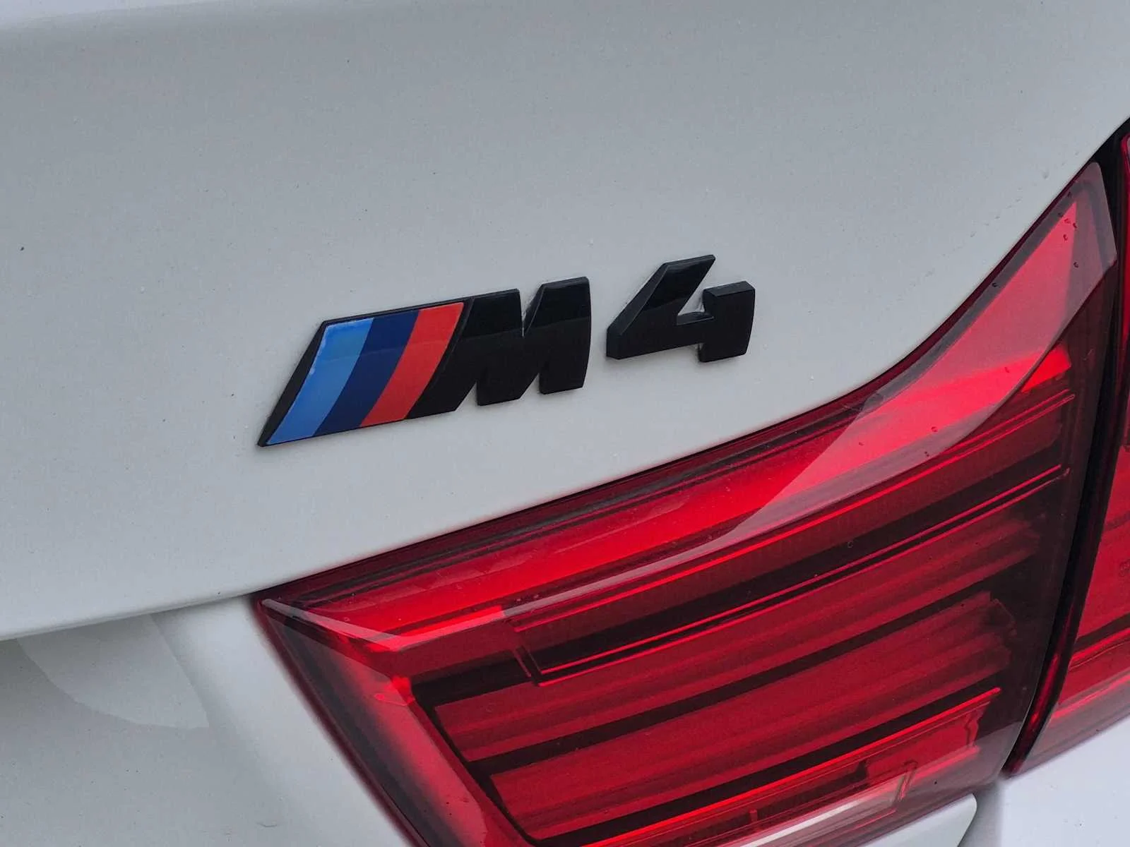 Used 2018 Alpine White BMW  image 12
