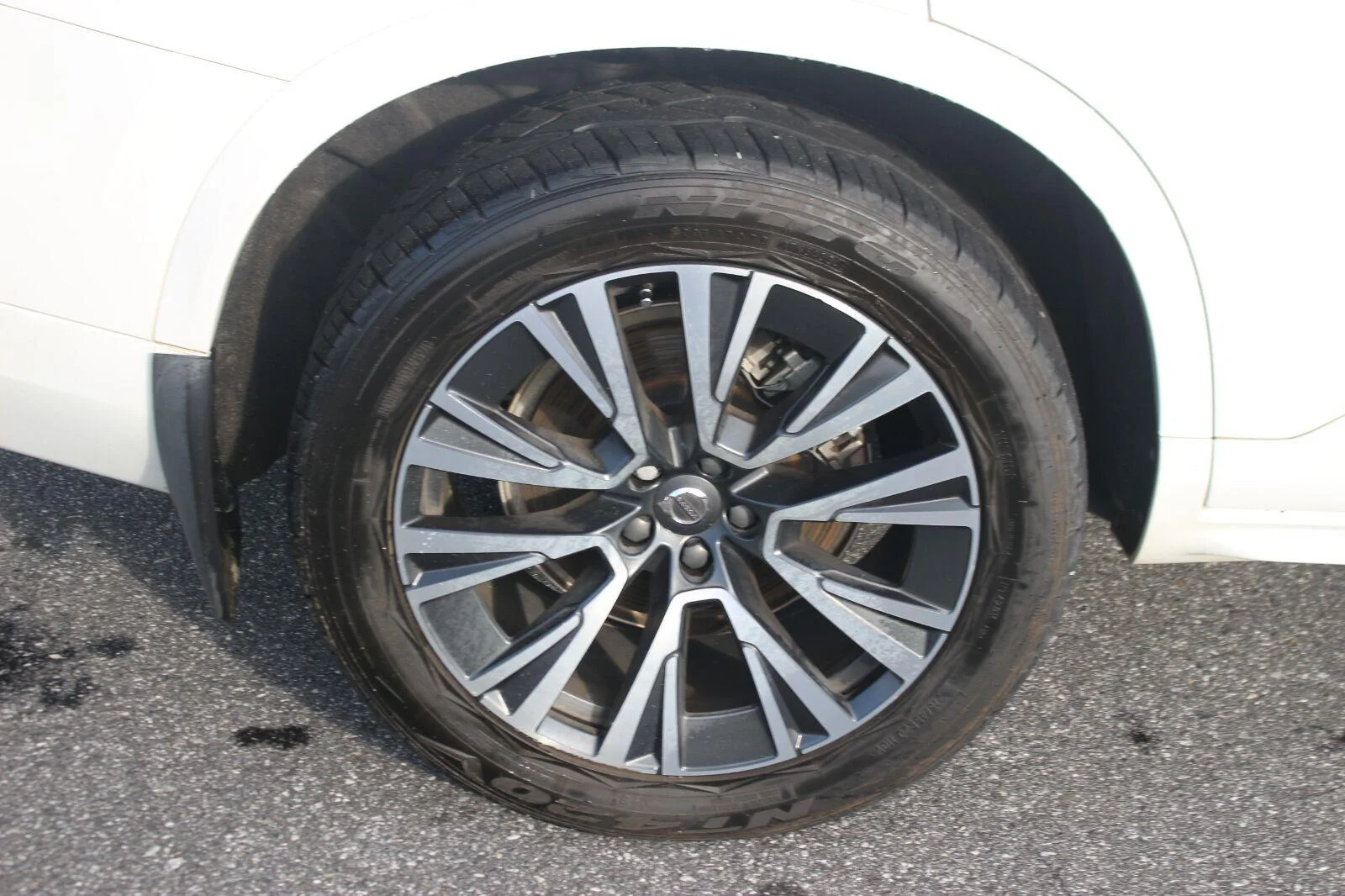 Used 2021  Volvo Momentum image 34