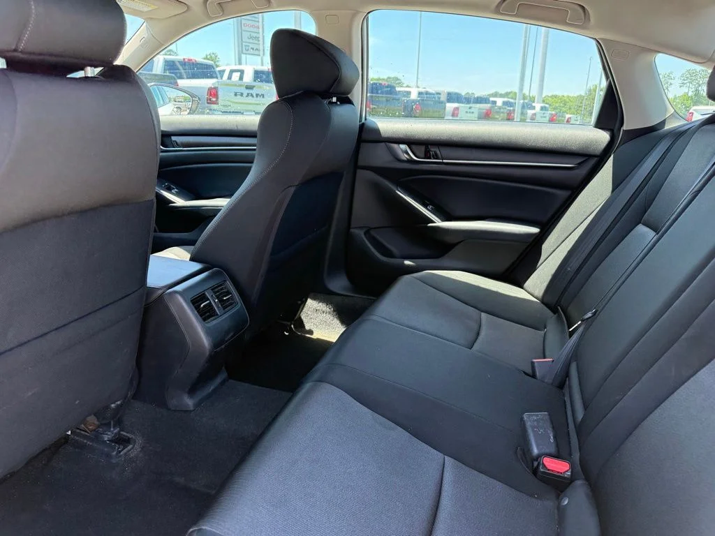 Used 2018 White Honda EX image 16