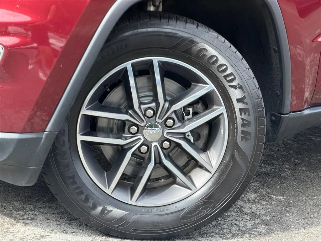 Used 2018 Red Jeep Limited image 31