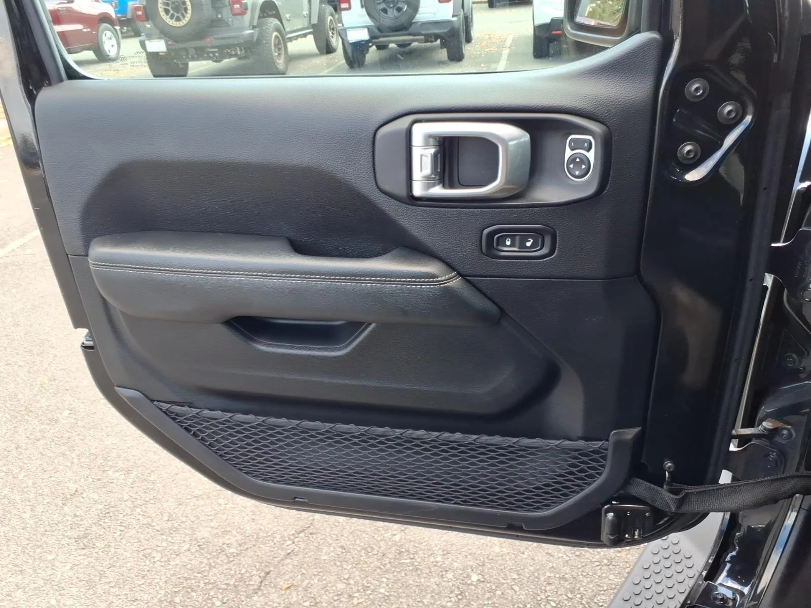 Used 2020 Black Clearcoat Jeep Sahara image 29
