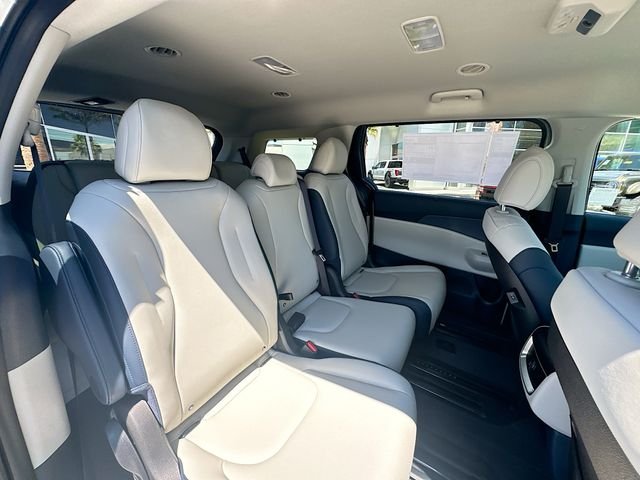 New 2026 Ivory Silver Kia EX image 29
