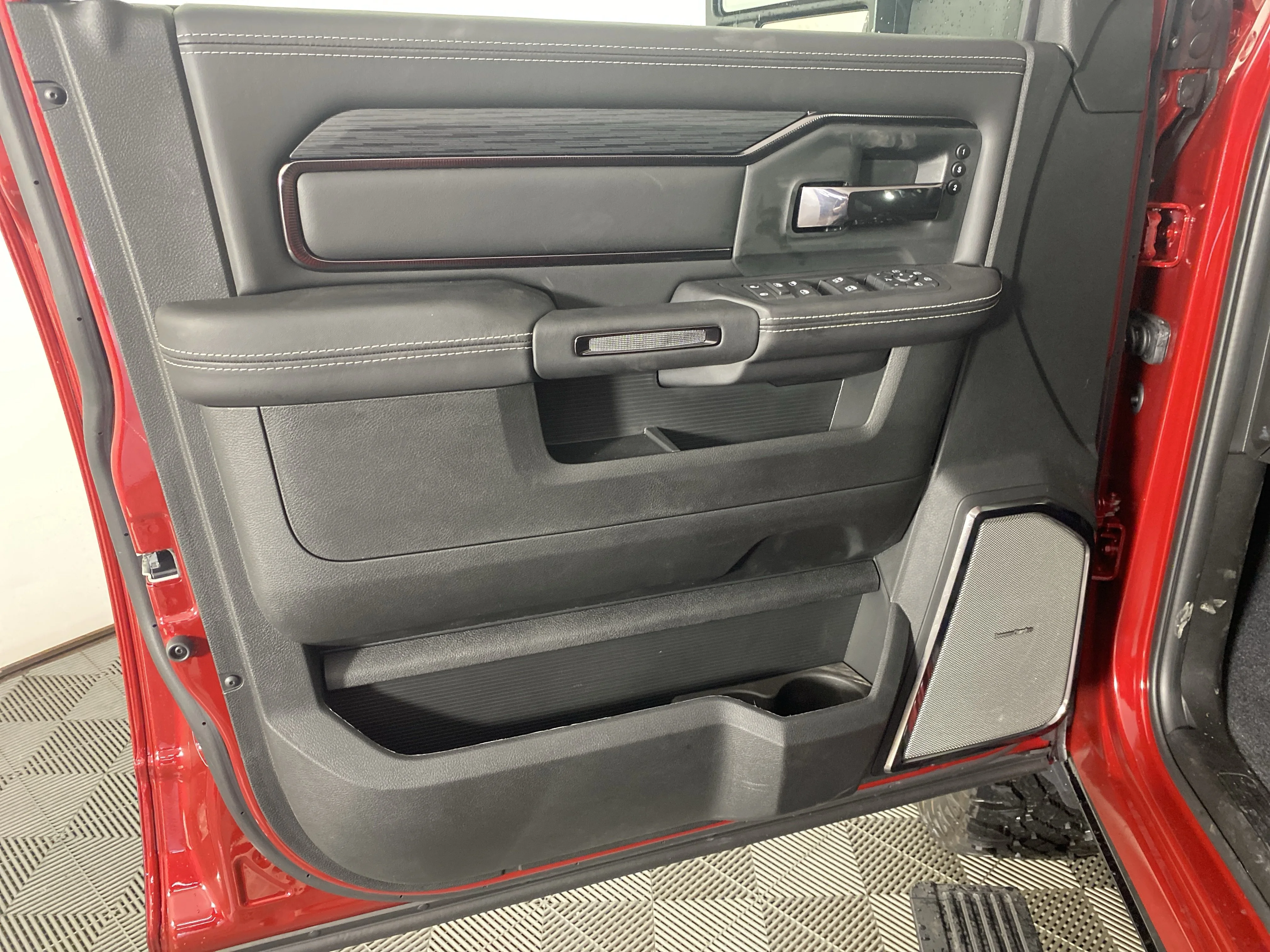 New 2026 Molten Red Pearl-Coat Exterior Paint RAM Rebel image 13