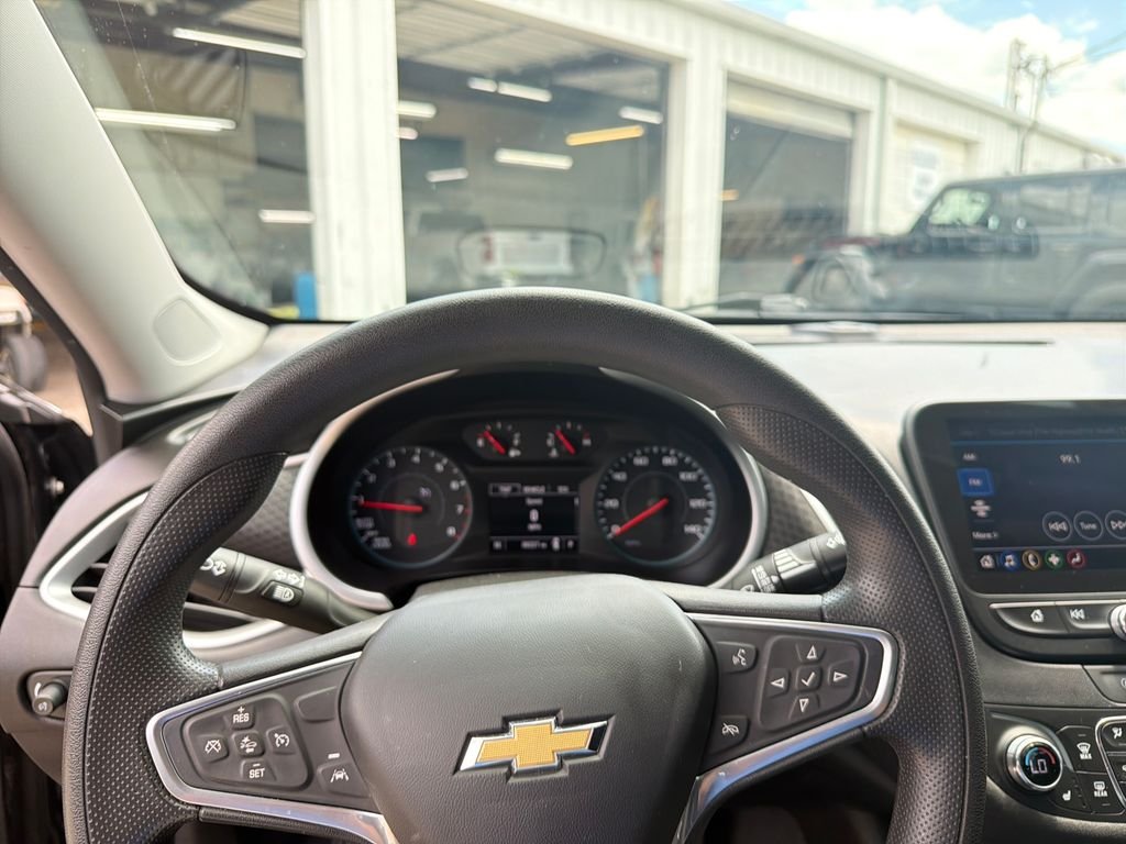 Used 2023 Gray Chevrolet LT image 18