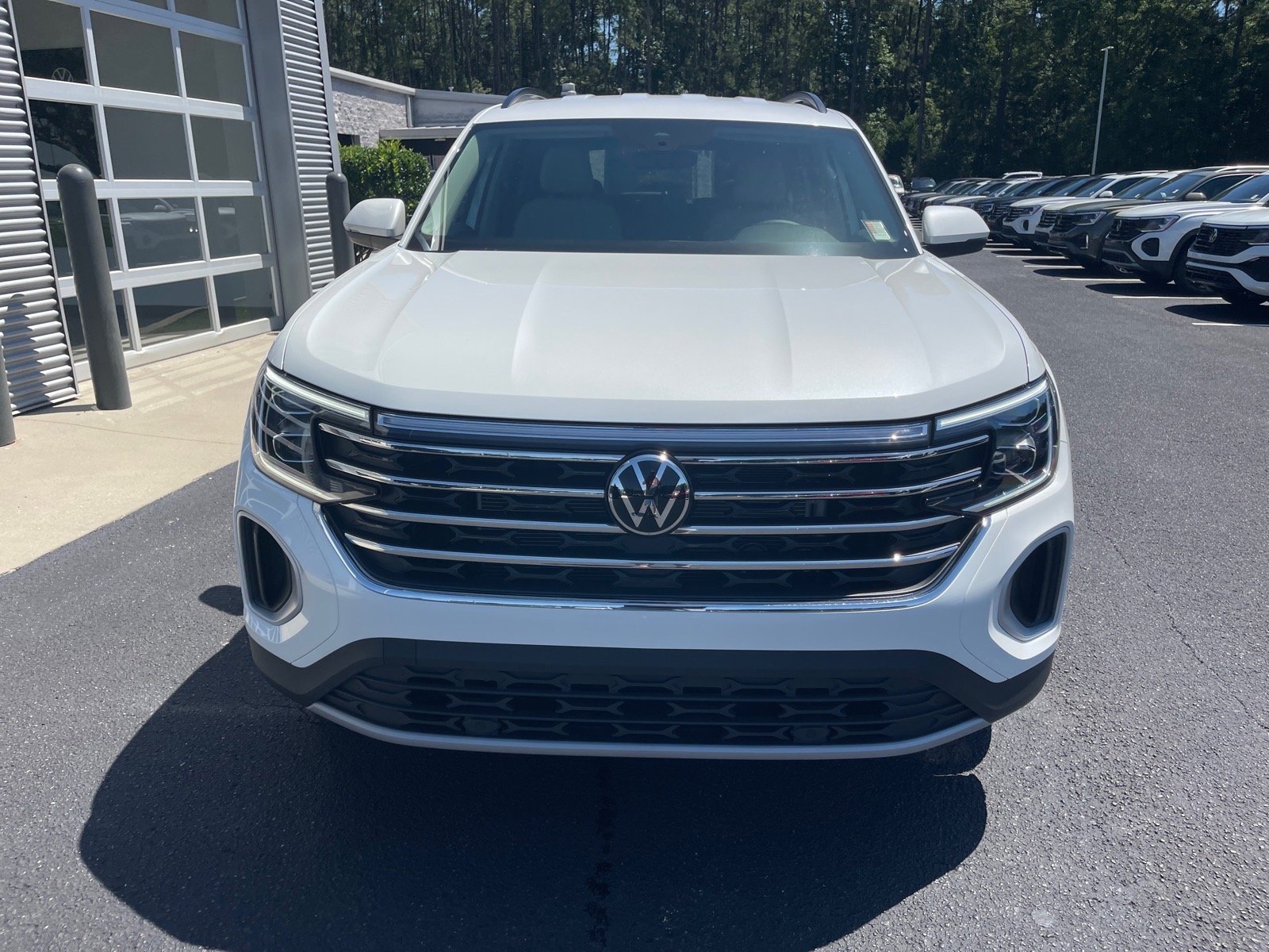New 2026 Opal White Pearl Volkswagen SE image 2