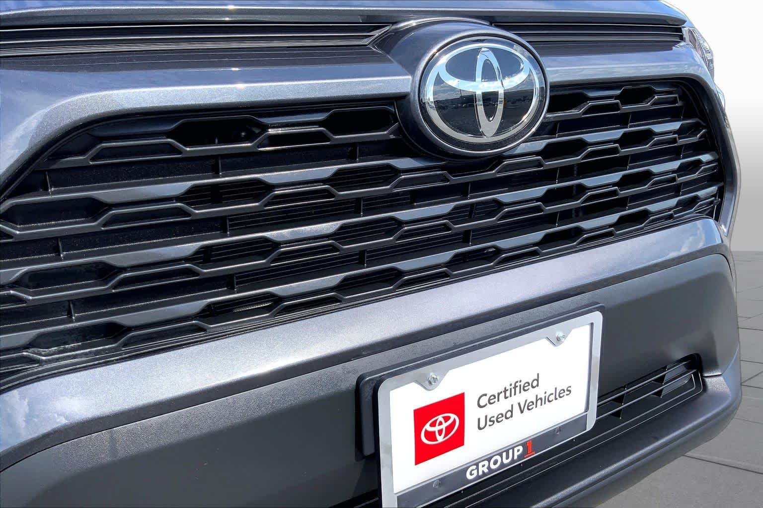 Used 2025 Magnetic Gray Metallic Toyota XLE Premium image 29