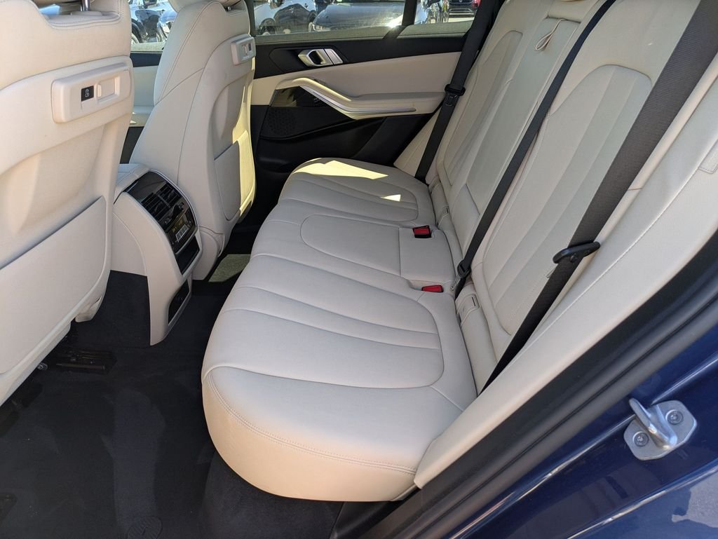 Used 2021 Blue BMW xDrive40i image 20
