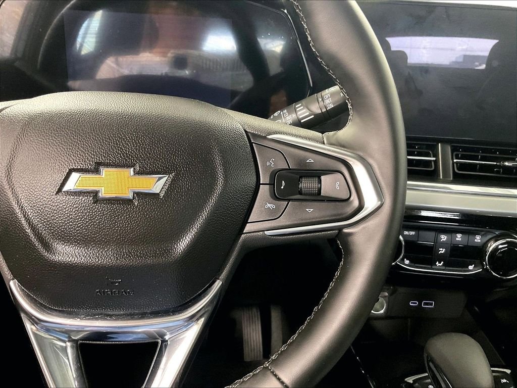 Used 2025 Gray Chevrolet LT image 23