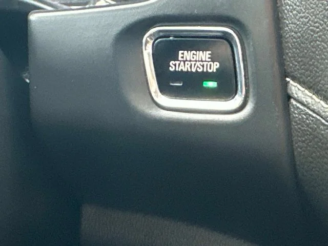 Used 2023 White GMC Denali image 27