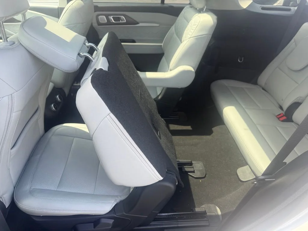 Used 2025 White Ford Platinum image 36