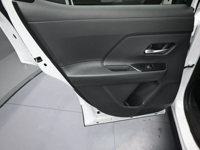 New 2026 Aspen White TriCoat / Super Black Two-tone Nissan SR image 10