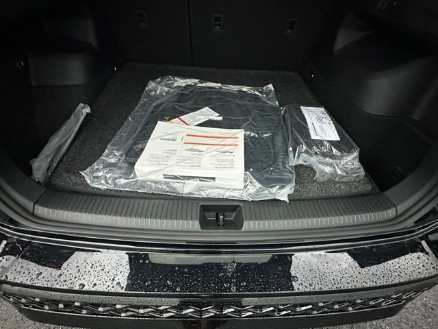 New 2026 Deep Black Pearl Volkswagen 2.0T SE R-Line Black image 15
