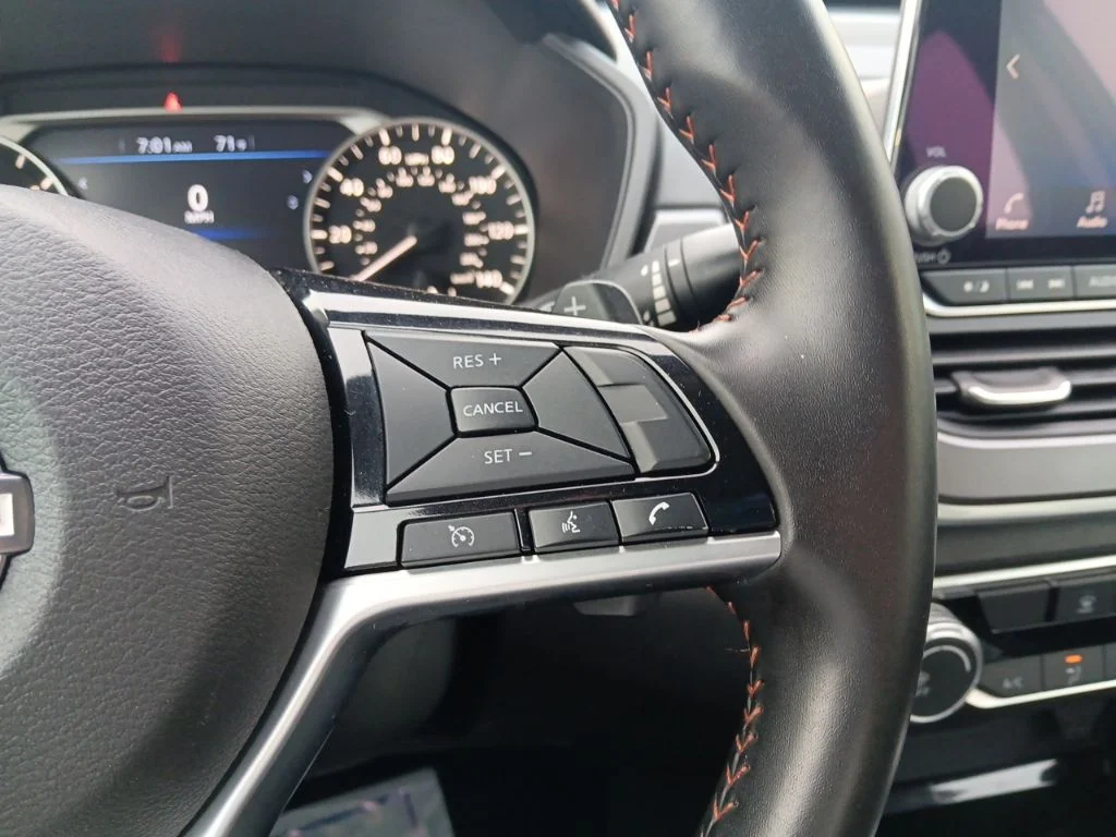 Used 2025 Scarlet Ember Nissan 2.5 SR image 16