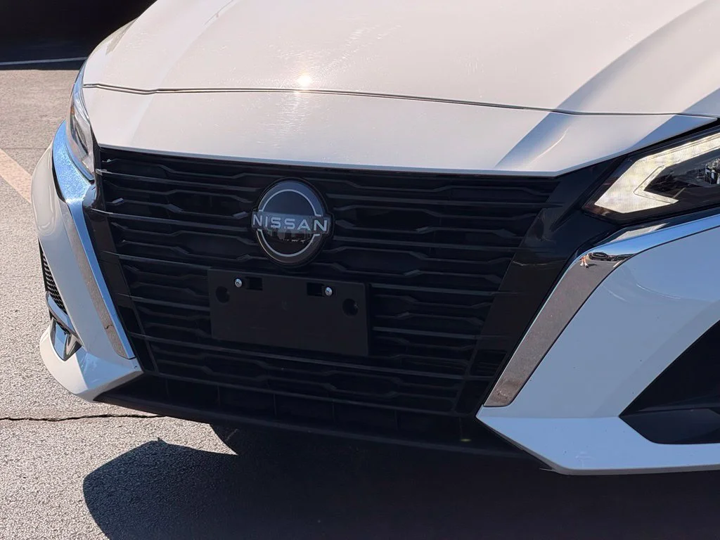 Used 2025 White Nissan 2.5 SV image 10