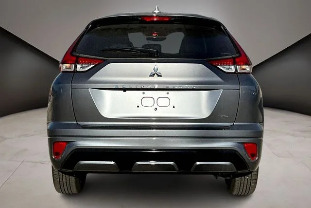 New 2026 Gray Mitsubishi SEL image 4