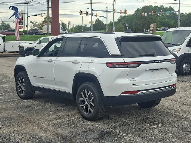 New 2027 White/off-white Jeep Laredo X image 4