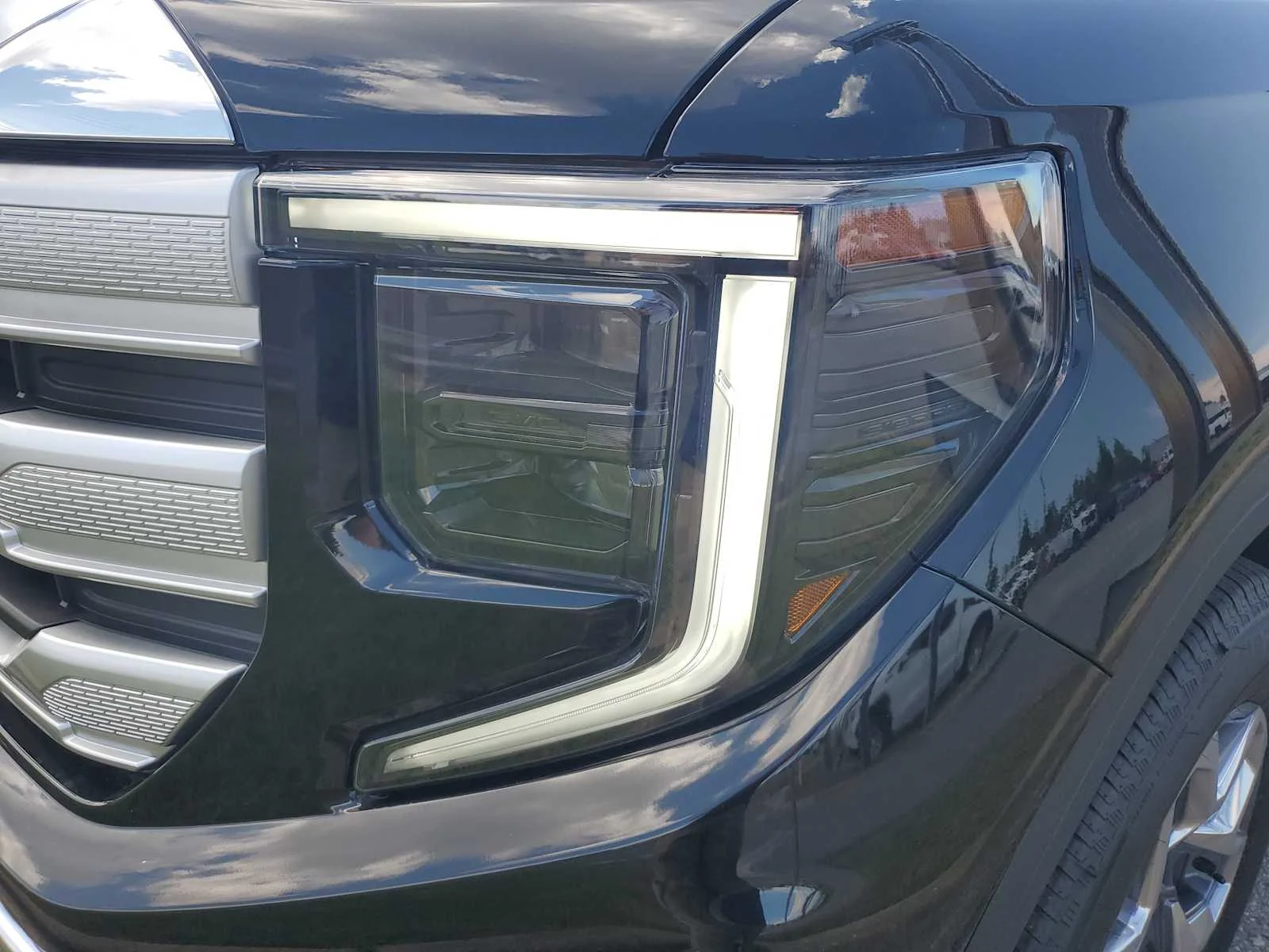 New 2026 Onyx Black GMC SLE image 24