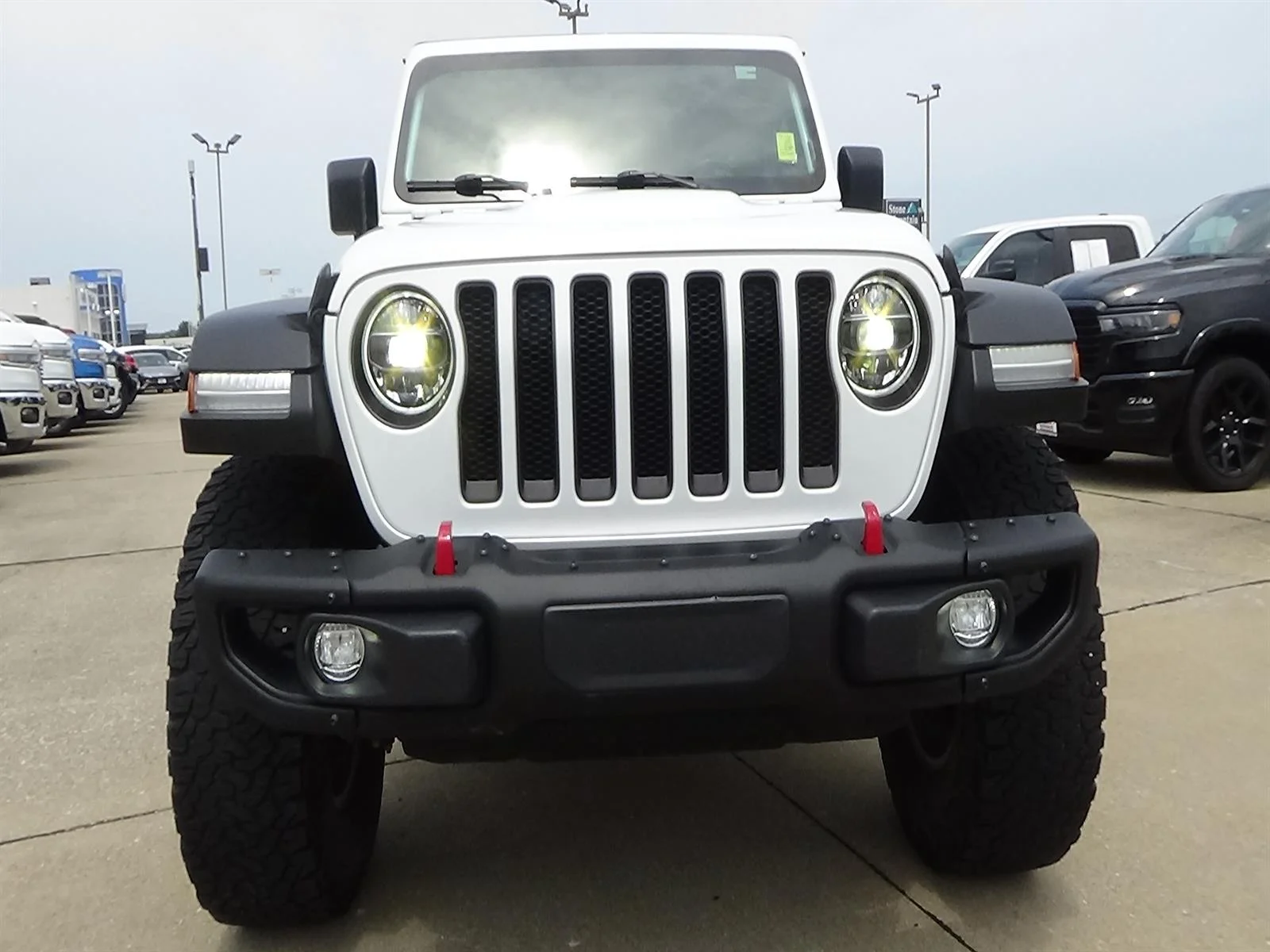 Certified Used 2022 Bright White Clear Coat (pw7) Jeep Rubicon image 3