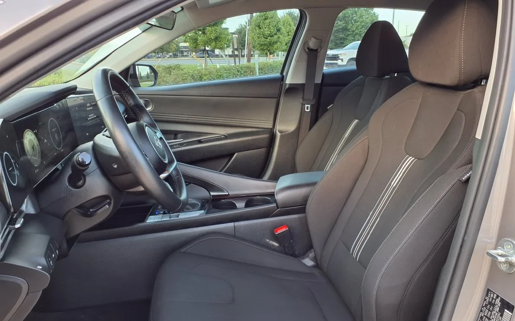 Used 2023 Silver Hyundai SEL image 11