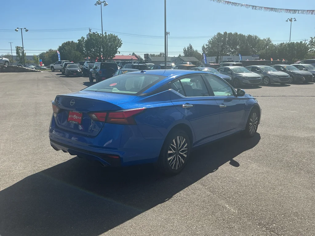 Used 2025 Bluestone Pearl Nissan SV image 5