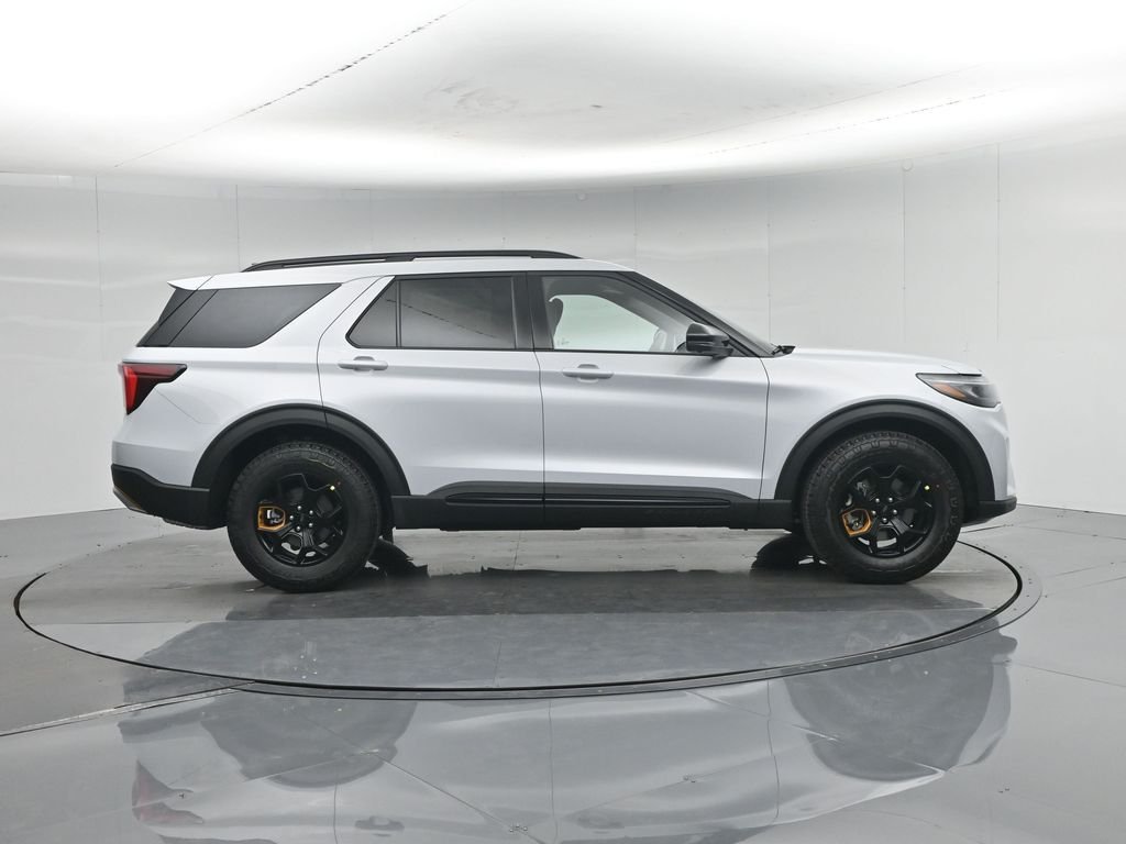 New 2026 Space White Metallic Ford Tremor image 30