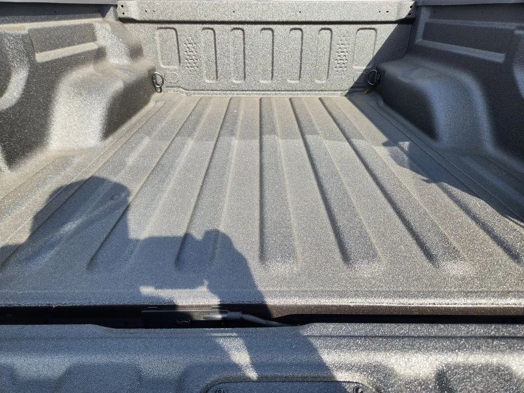 New 2026 Granite Crystal Metallic Clear-Coat Exterior Paint Jeep Mojave X image 25