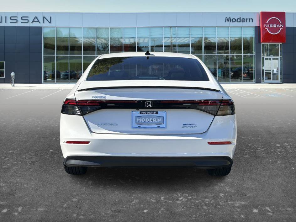 Used 2025 Platinum White Pearl Honda Sport image 4