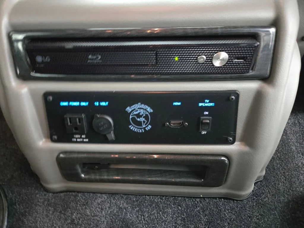 2023 GMC Savana Cargo Work Van - Photo 39