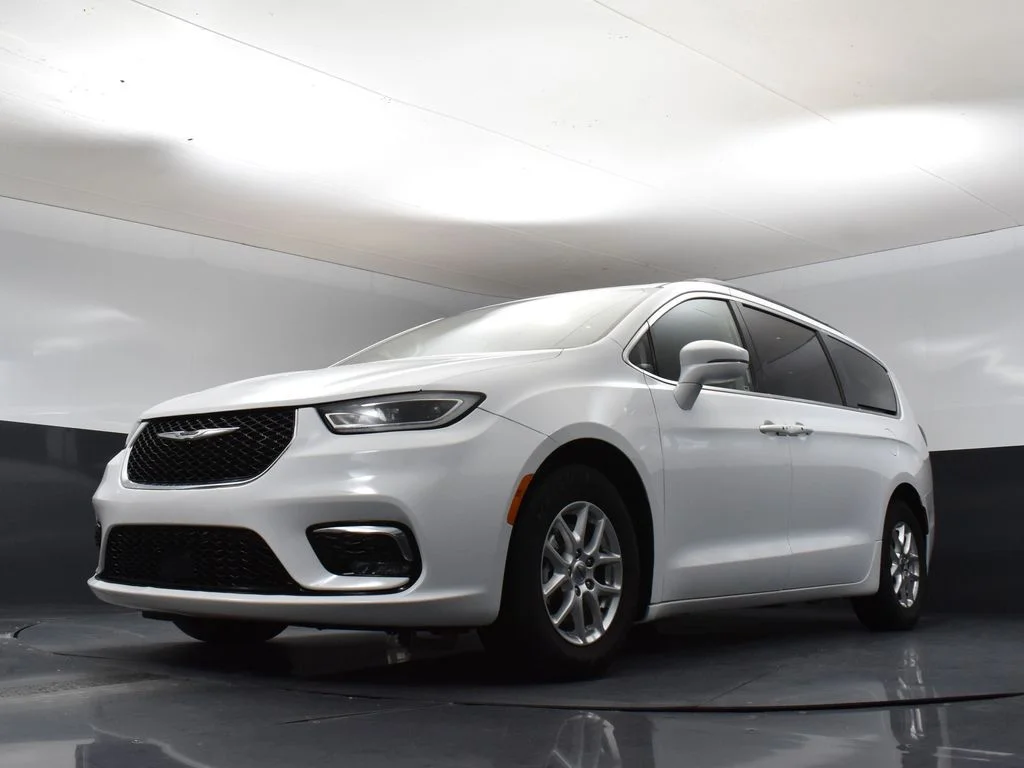 Used 2022 White Chrysler Touring L image 32