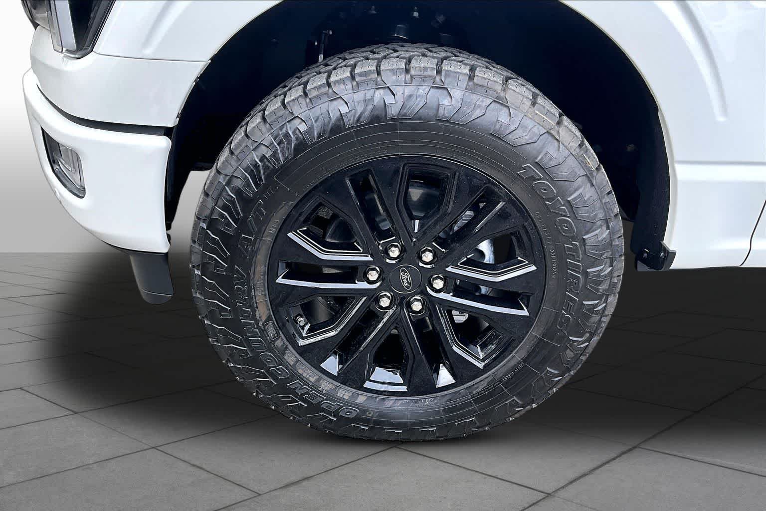 Used 2025 Star White Metallic Tri-Coat Ford LARIAT image 11