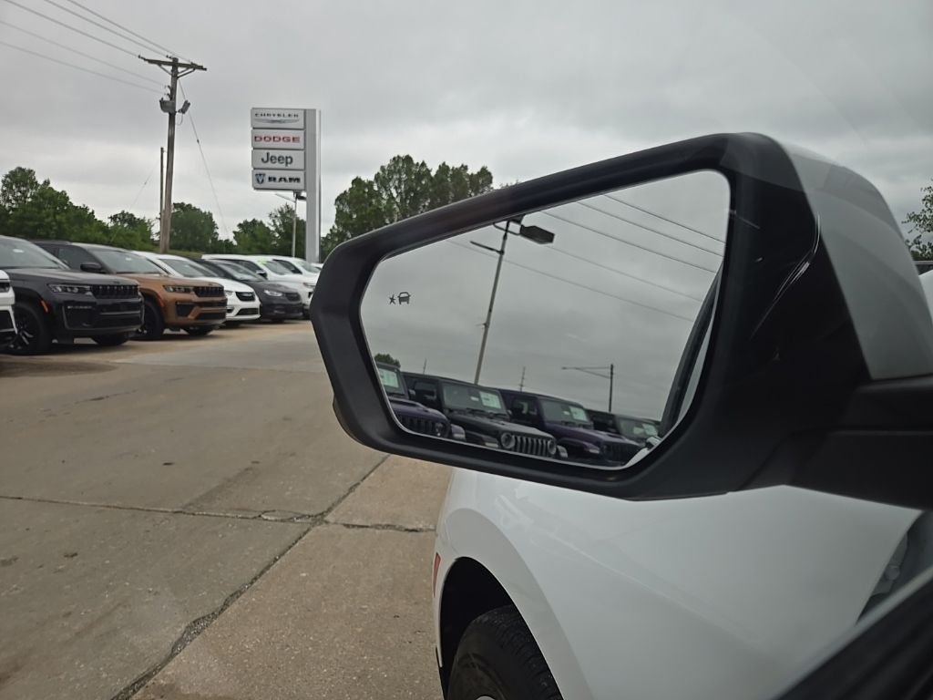 Used 2024 White Chevrolet LT image 29