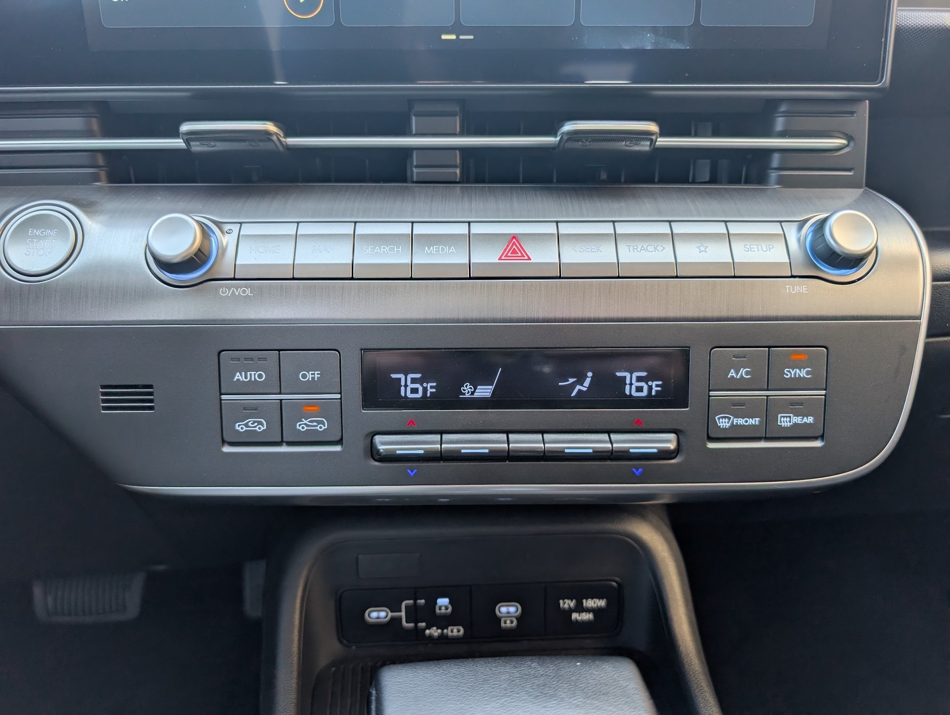 2025 Hyundai Kona SEL - Photo 17