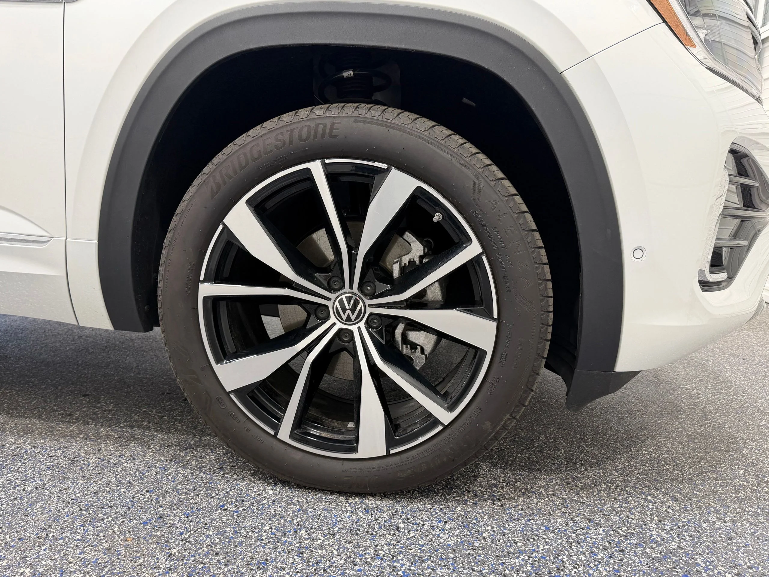 2025 Volkswagen Atlas SEL Premium R-Line - Photo 14