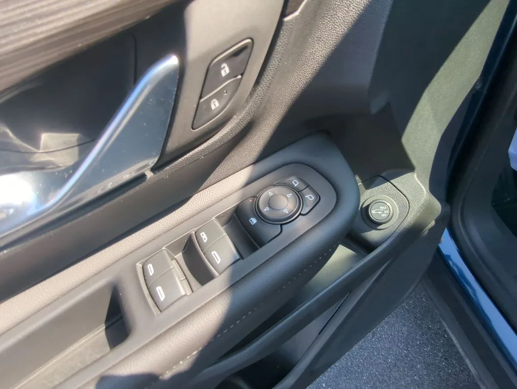 Used 2023 Blue GMC SLE image 13