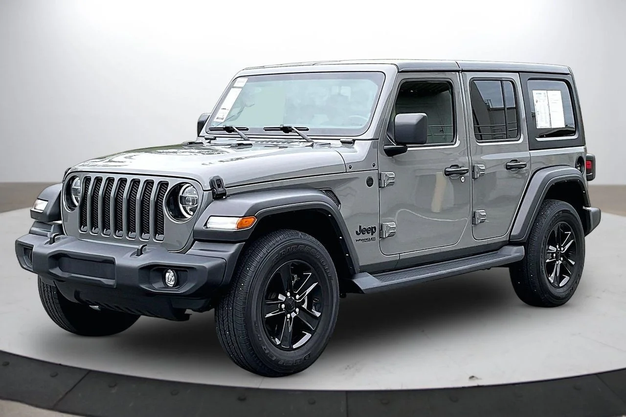 Used 2022 Gray Jeep Sport Altitude image 4