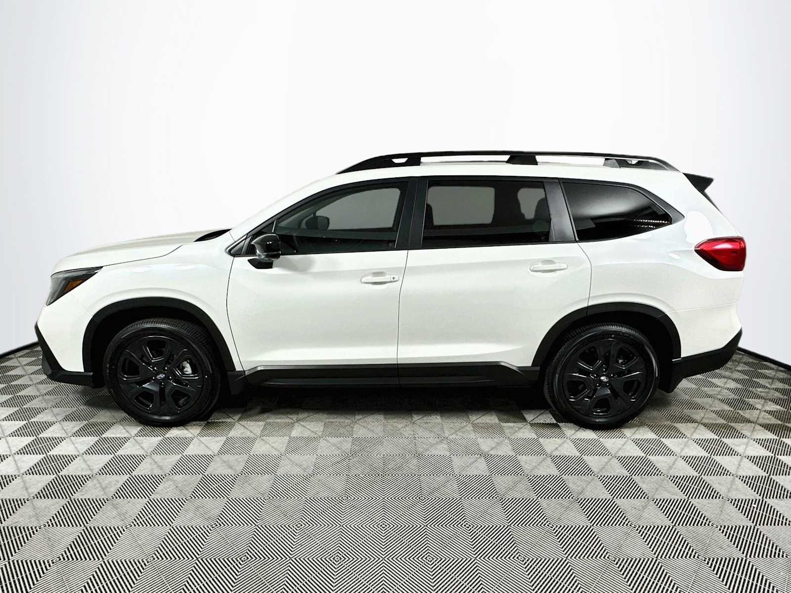 New 2026 CRYSTAL WHITE PEARL Subaru Onyx Edition Touring 7-Passenger image 4